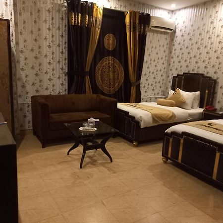 Premier Inn Johar Town Lahore Buitenkant foto