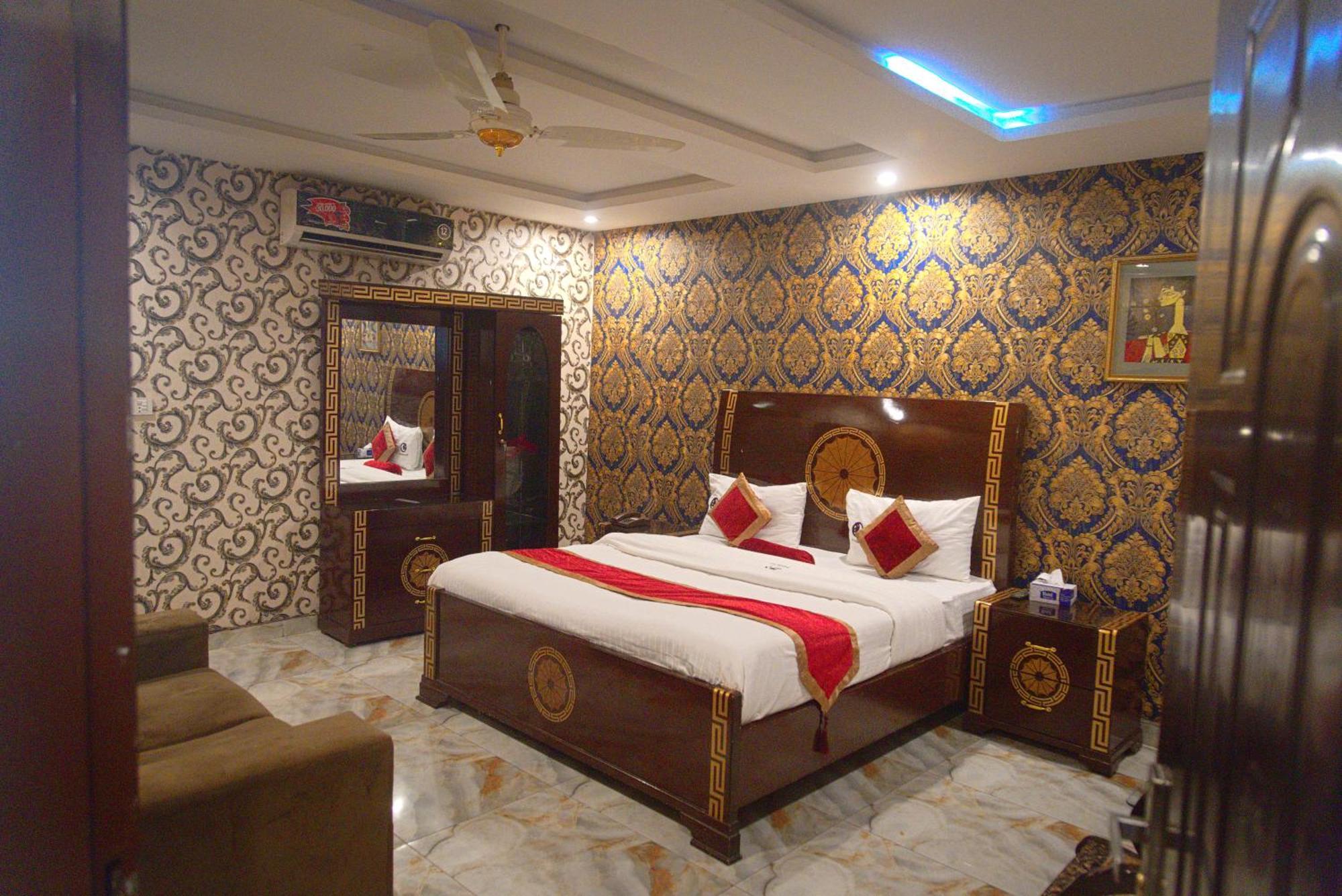 Premier Inn Johar Town Lahore Buitenkant foto