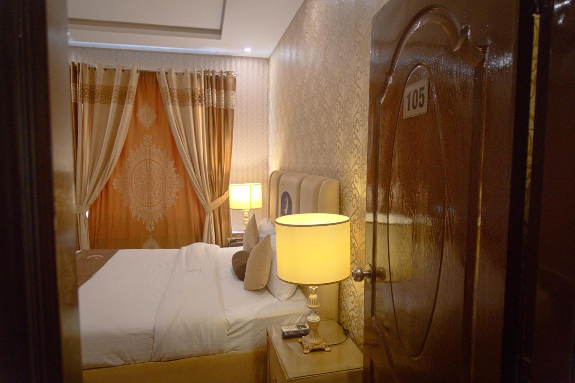 Premier Inn Johar Town Lahore Buitenkant foto