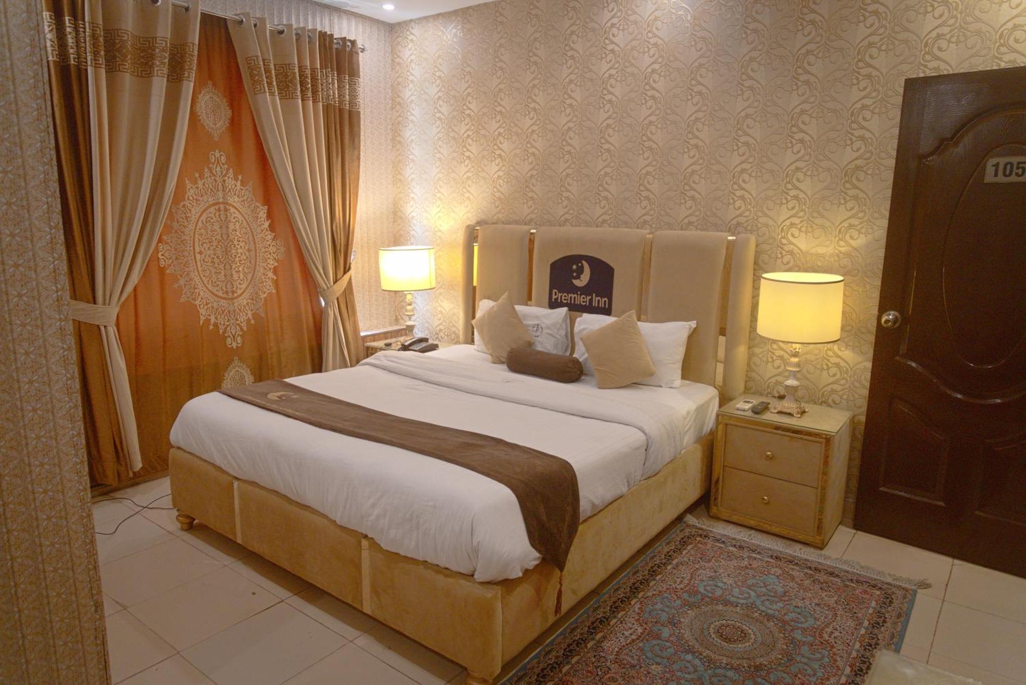 Premier Inn Johar Town Lahore Buitenkant foto