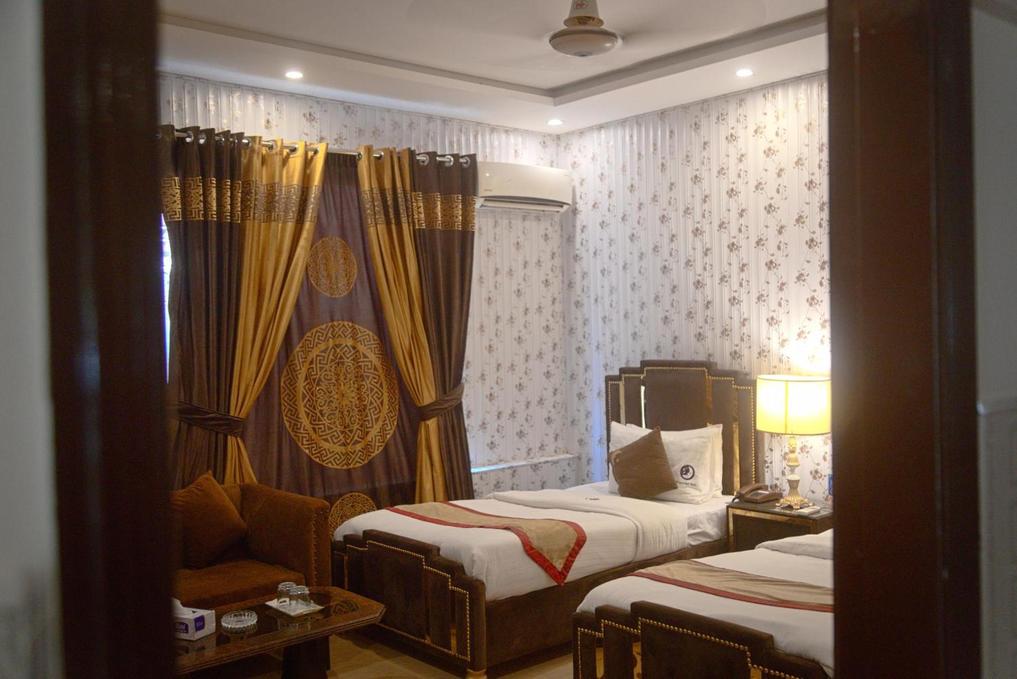 Premier Inn Johar Town Lahore Buitenkant foto