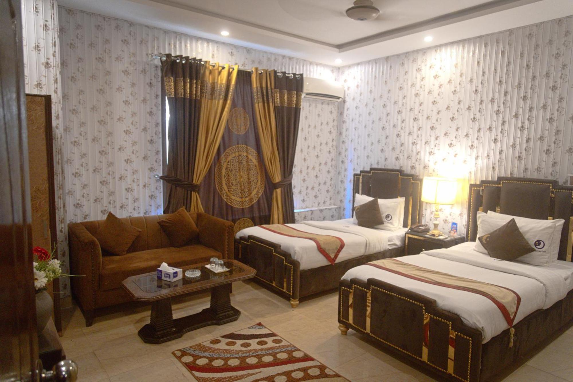 Premier Inn Johar Town Lahore Buitenkant foto