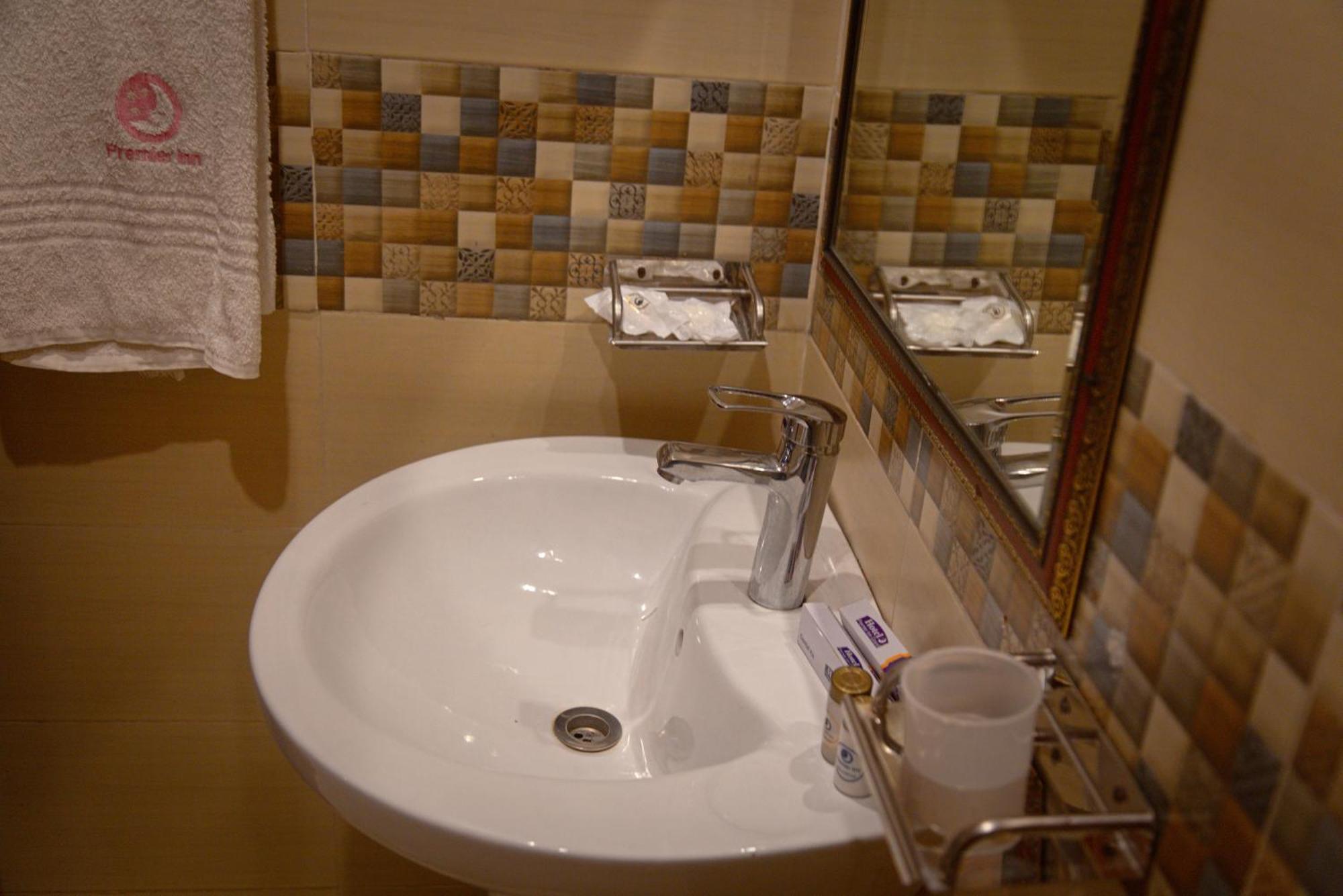 Premier Inn Johar Town Lahore Buitenkant foto