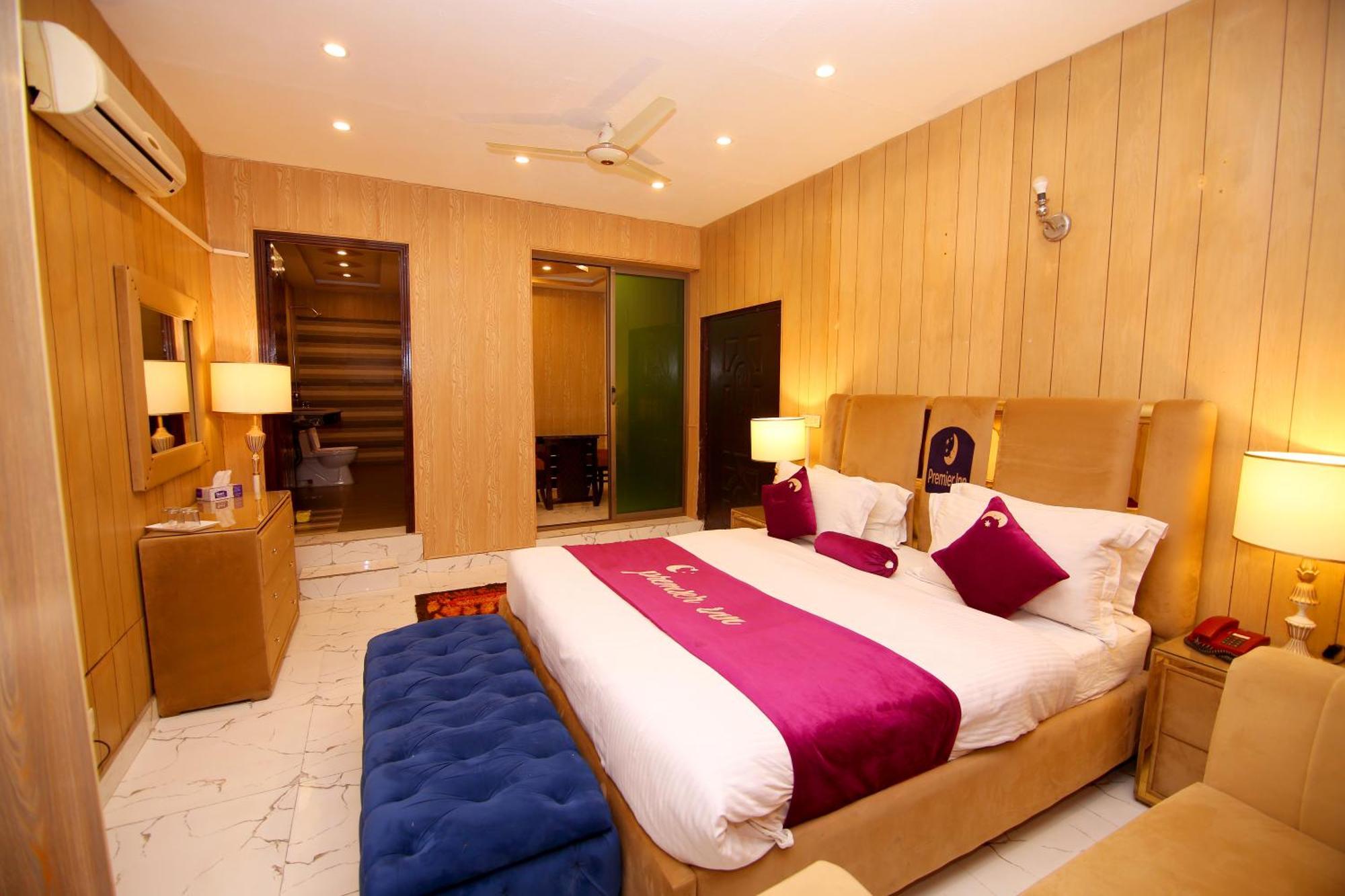 Premier Inn Johar Town Lahore Buitenkant foto