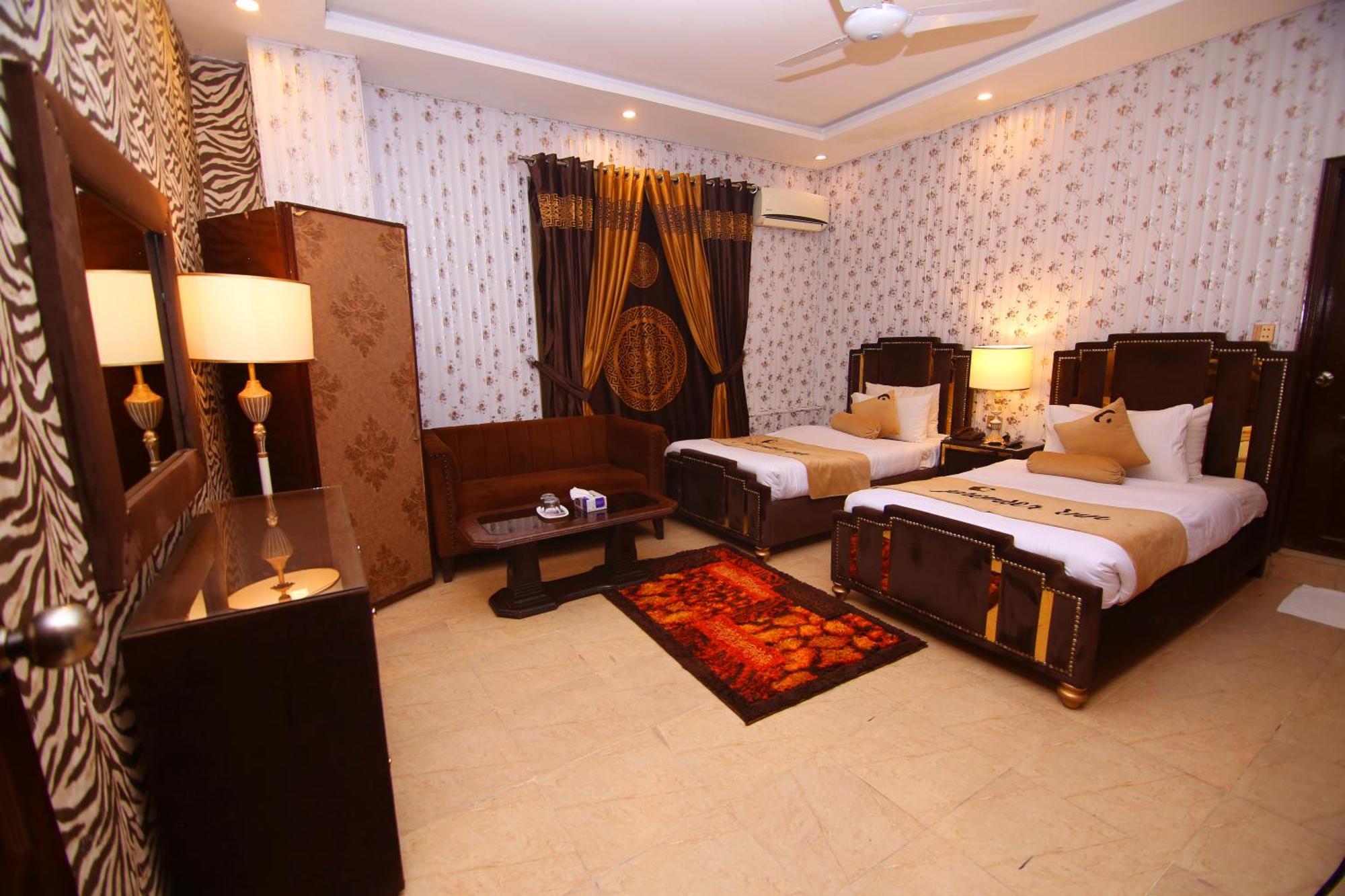 Premier Inn Johar Town Lahore Buitenkant foto