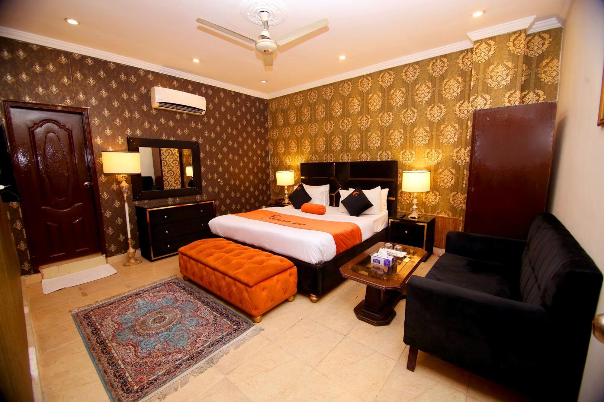 Premier Inn Johar Town Lahore Buitenkant foto