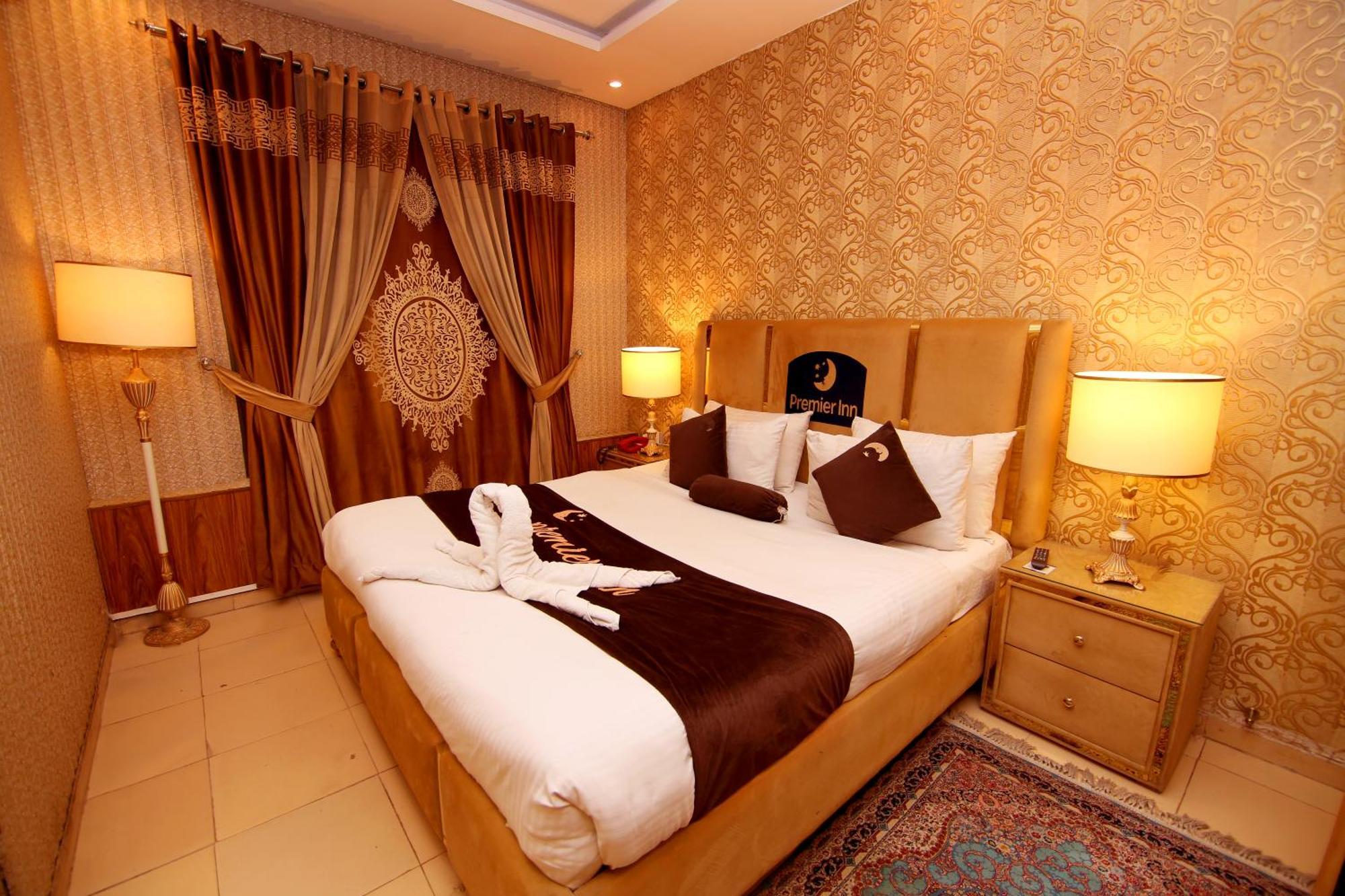 Premier Inn Johar Town Lahore Buitenkant foto