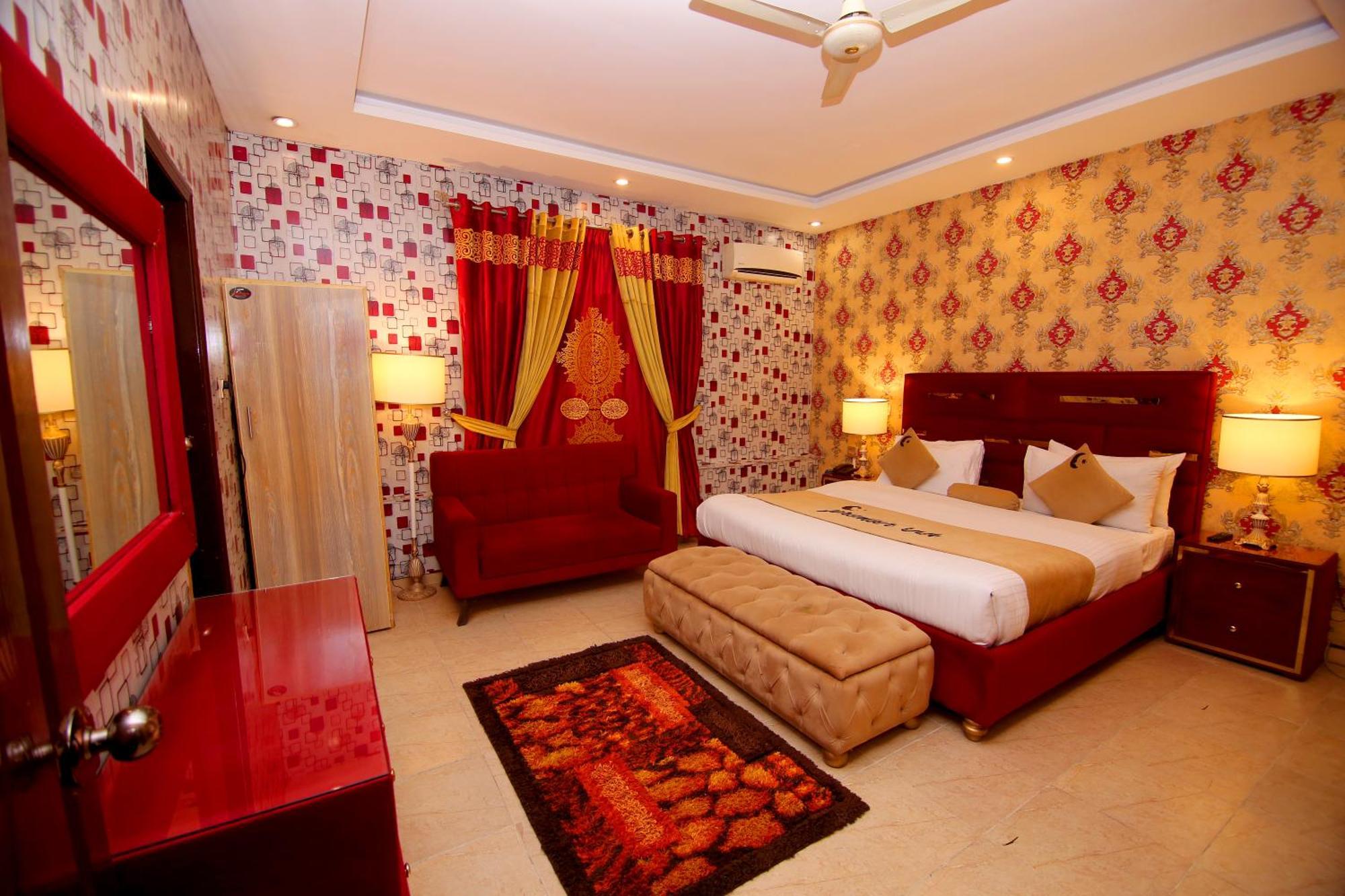 Premier Inn Johar Town Lahore Buitenkant foto