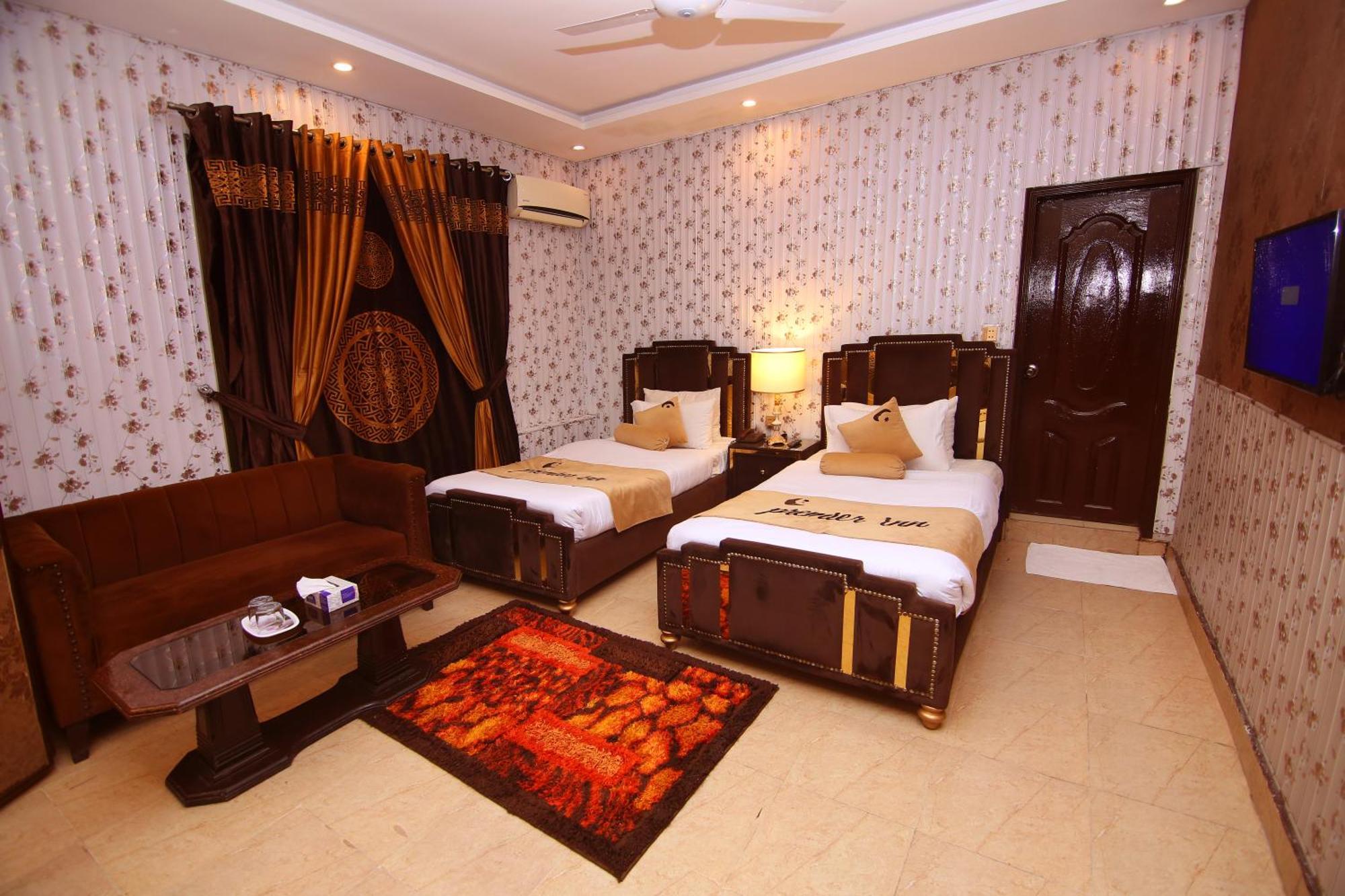 Premier Inn Johar Town Lahore Buitenkant foto