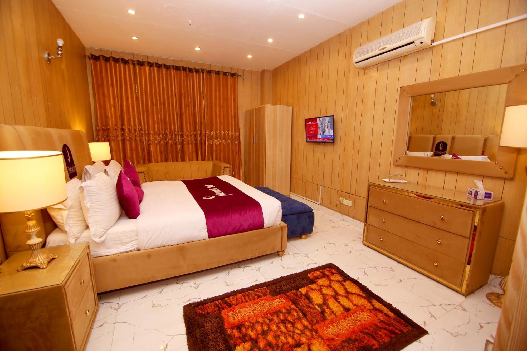 Premier Inn Johar Town Lahore Buitenkant foto